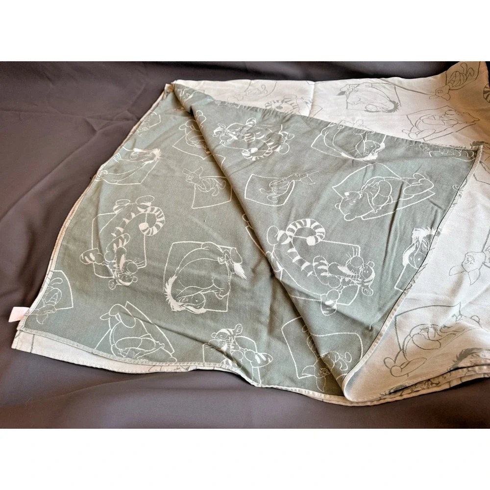 Vtg Disney 100 Acre Wood Winnie the Pooh Friends Sage Green Table‎ Cloth Napkins